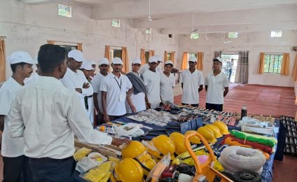 विशेष लेख- कभी बंदूक अब रोज़गार